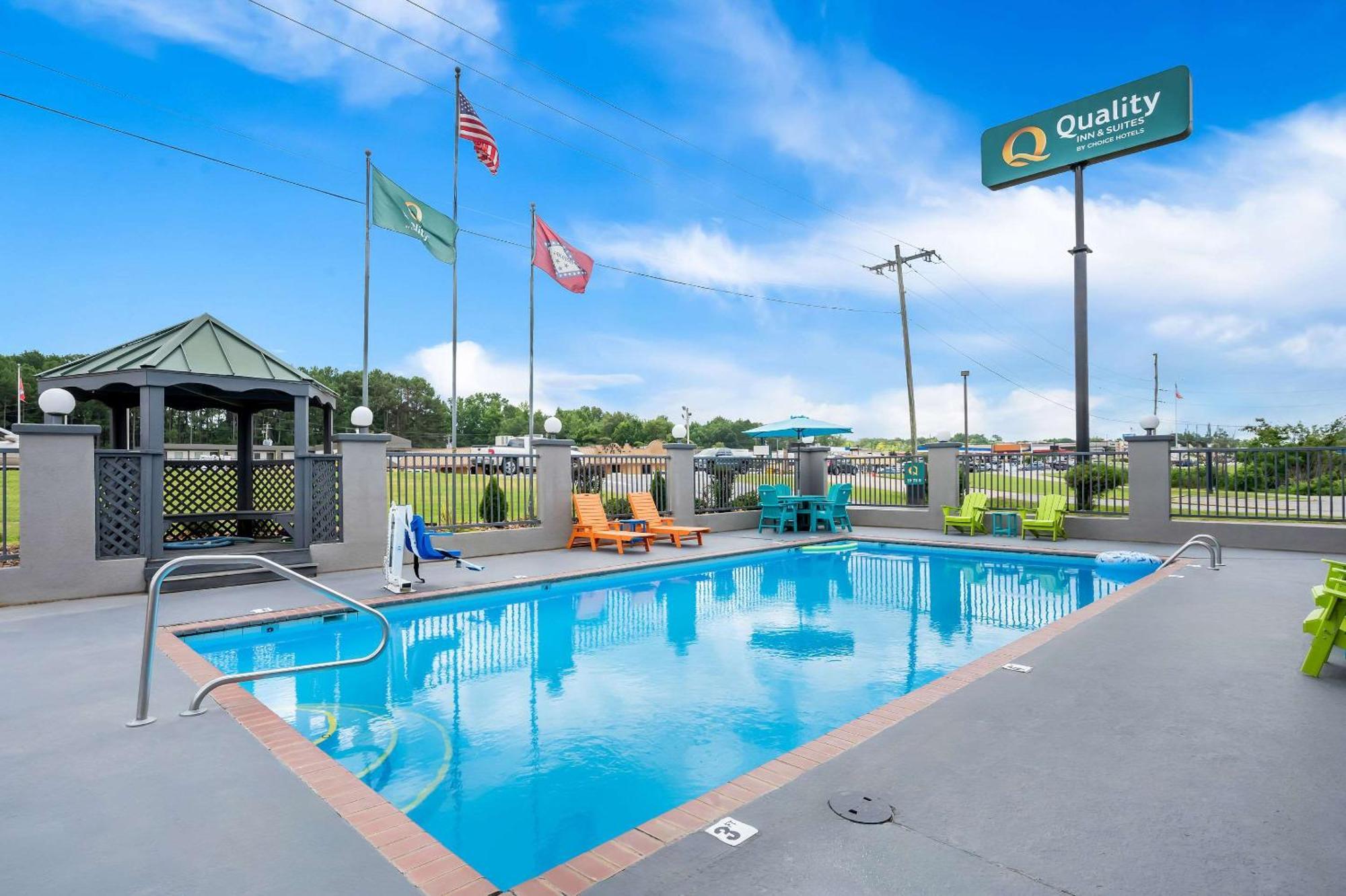 Quality Inn & Suites Monticello Exterior photo