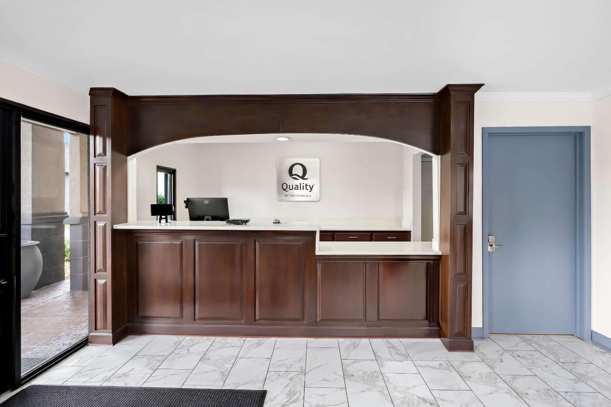 Quality Inn & Suites Monticello Exterior photo