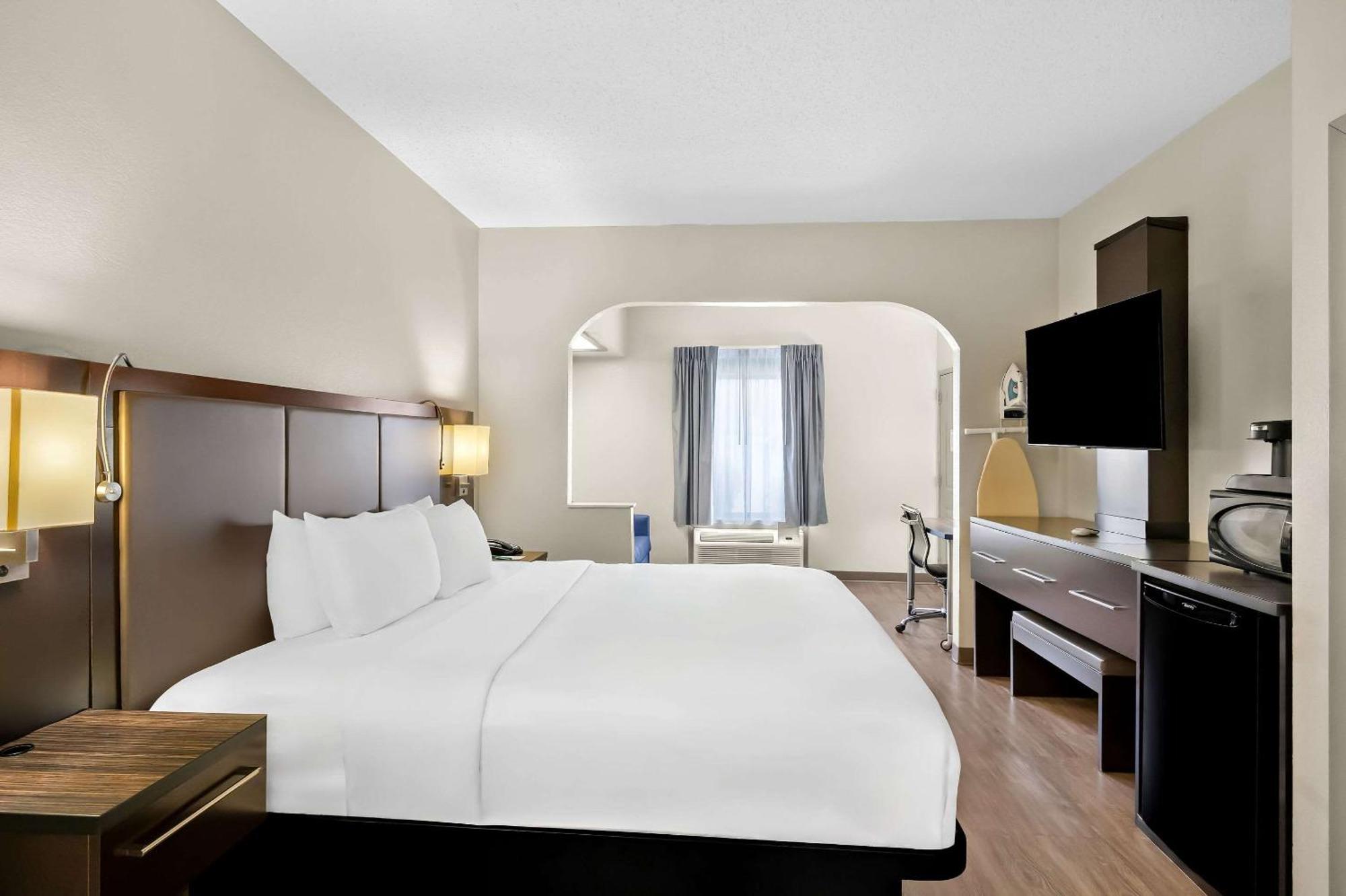Quality Inn & Suites Monticello Exterior photo